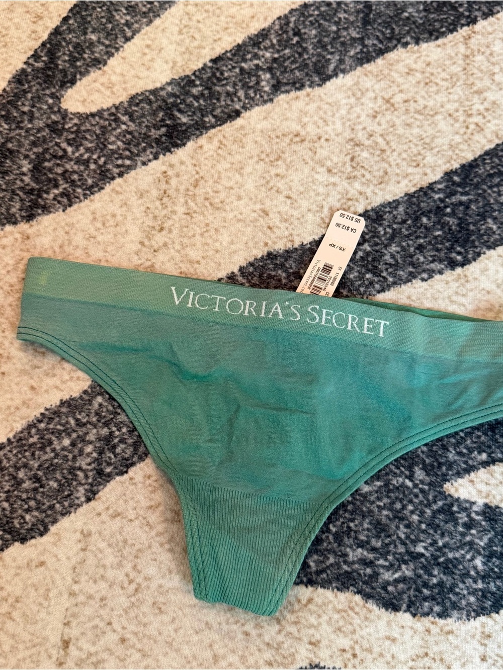NWT Victoria's Secret Seamless Logo  Thong Panty Green XS Victoria's Secret Sea